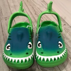 capelli shark clogs